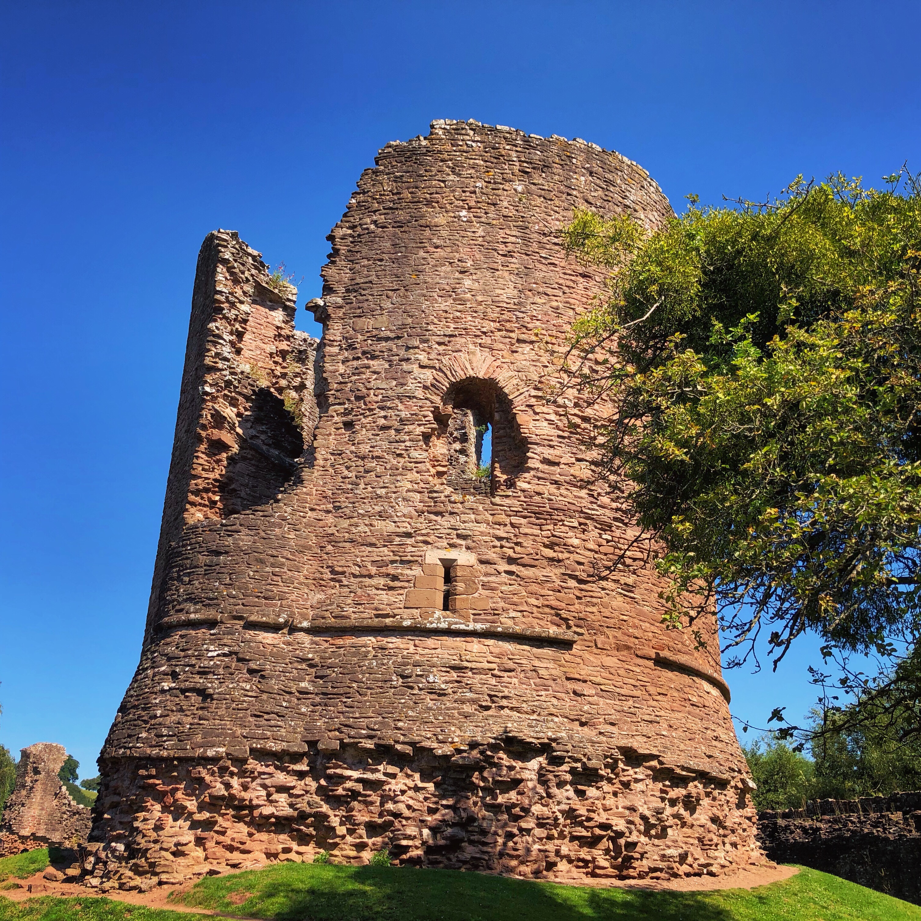 Skenfrith Castle Wales with kids