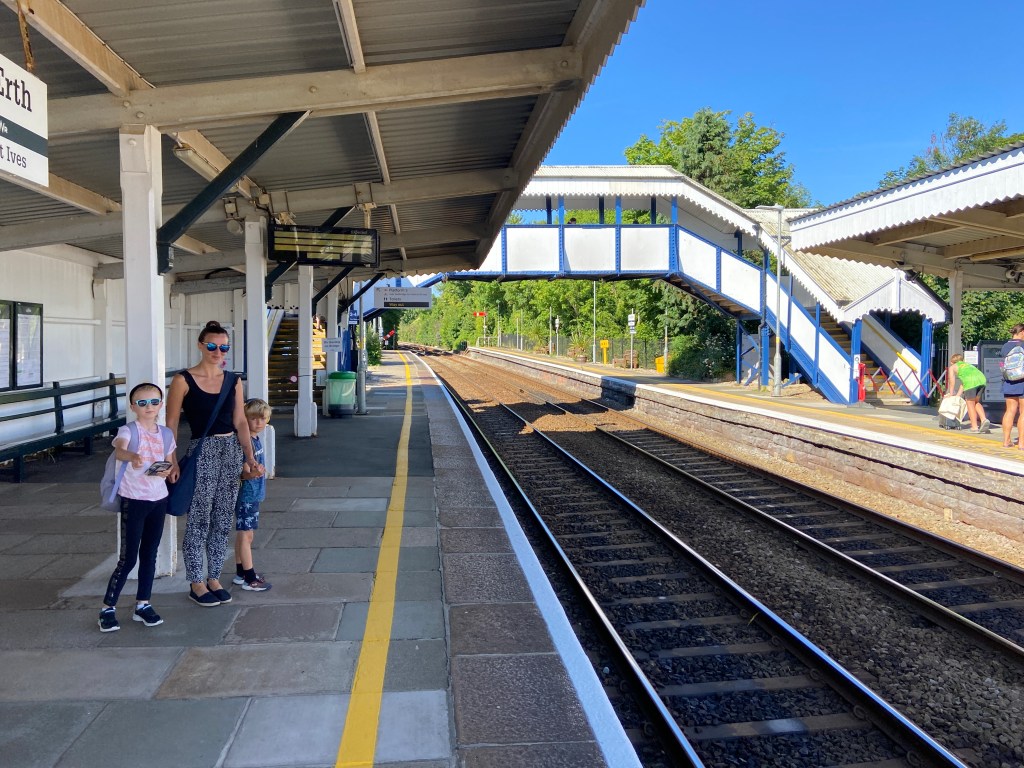 How much is the train ride from St Erth to St Ives