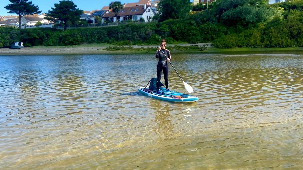 best places to paddleboard in newquay