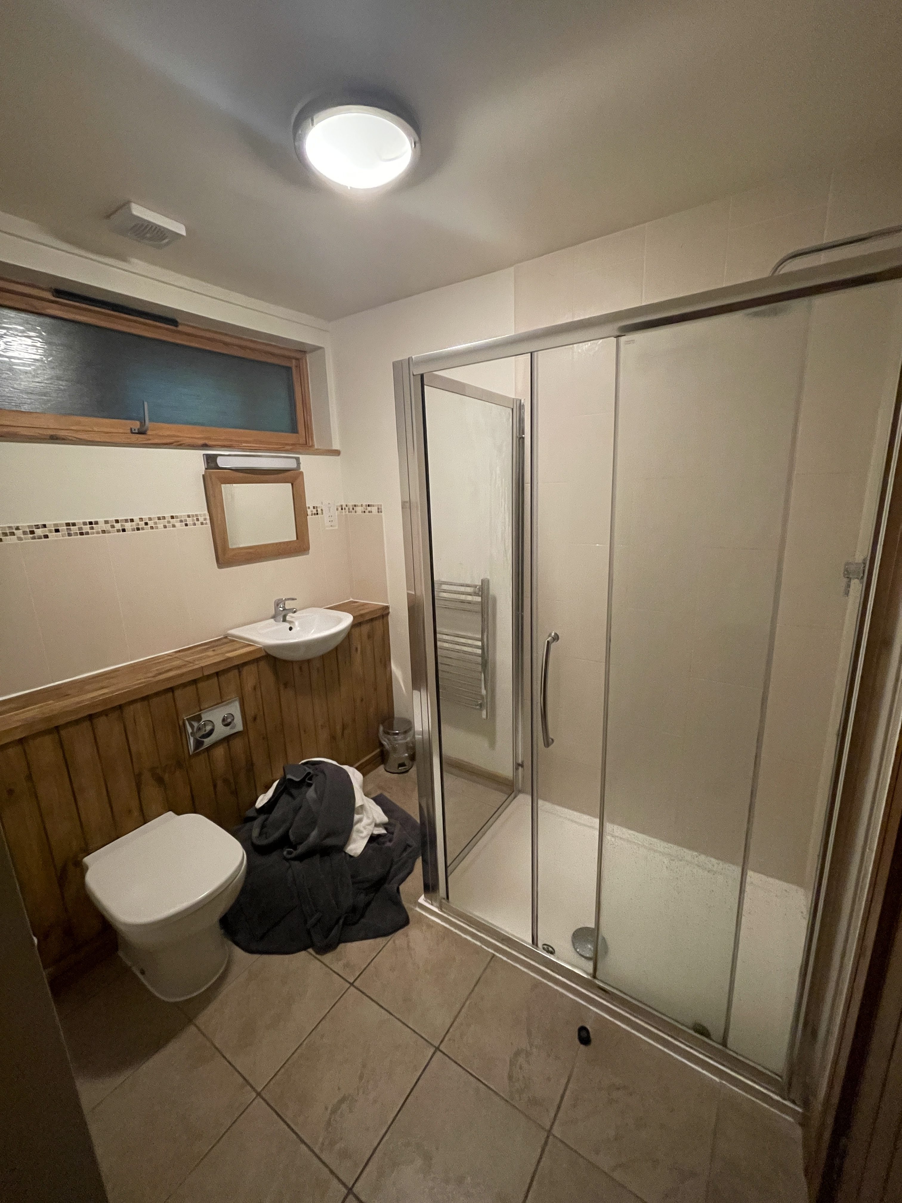 shower room at deerpark forest holidays woodland lodge in cornwall