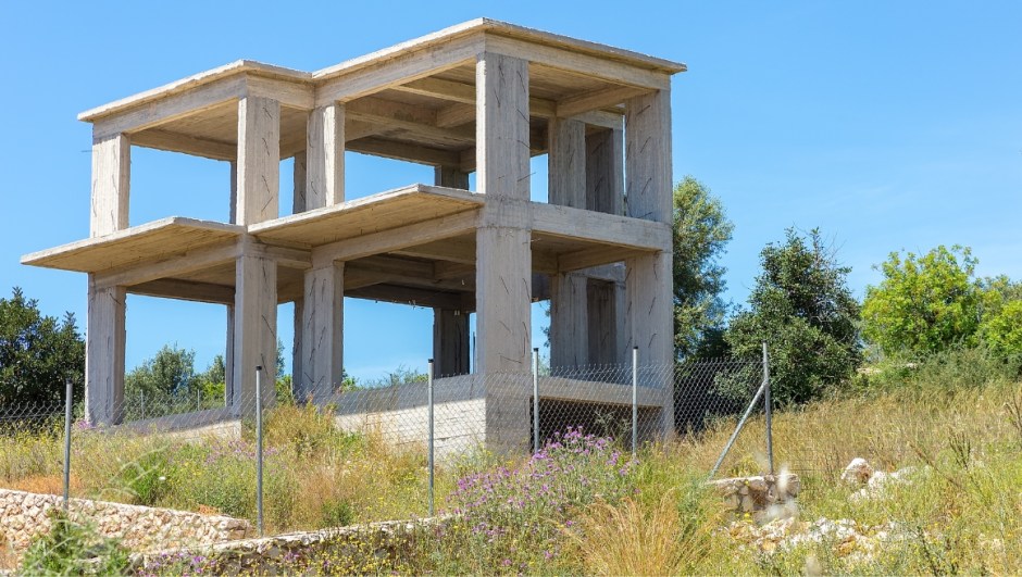 why are there so many empty buildings in Rhodes