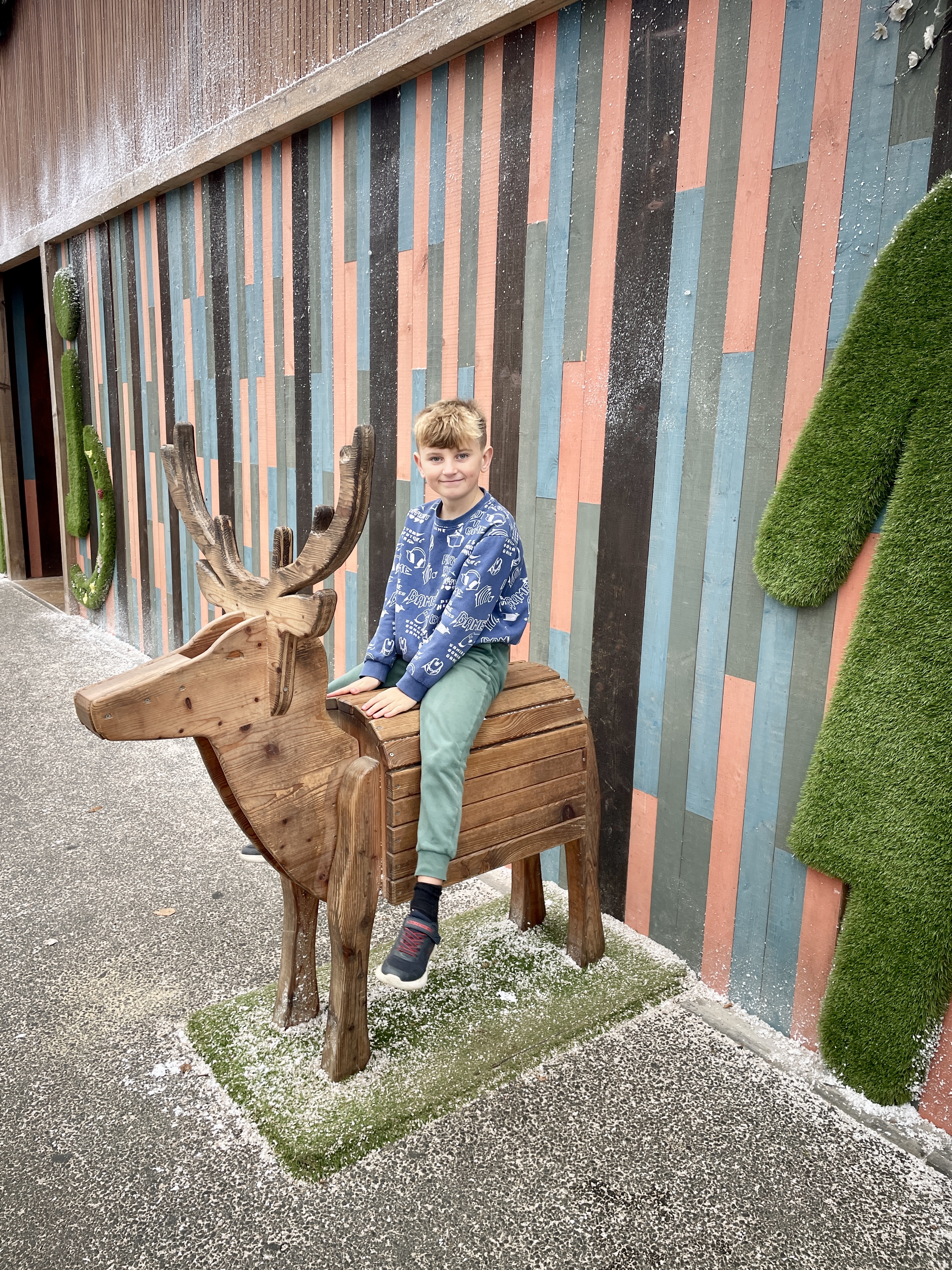 wooden reindeer at bluestone serendome