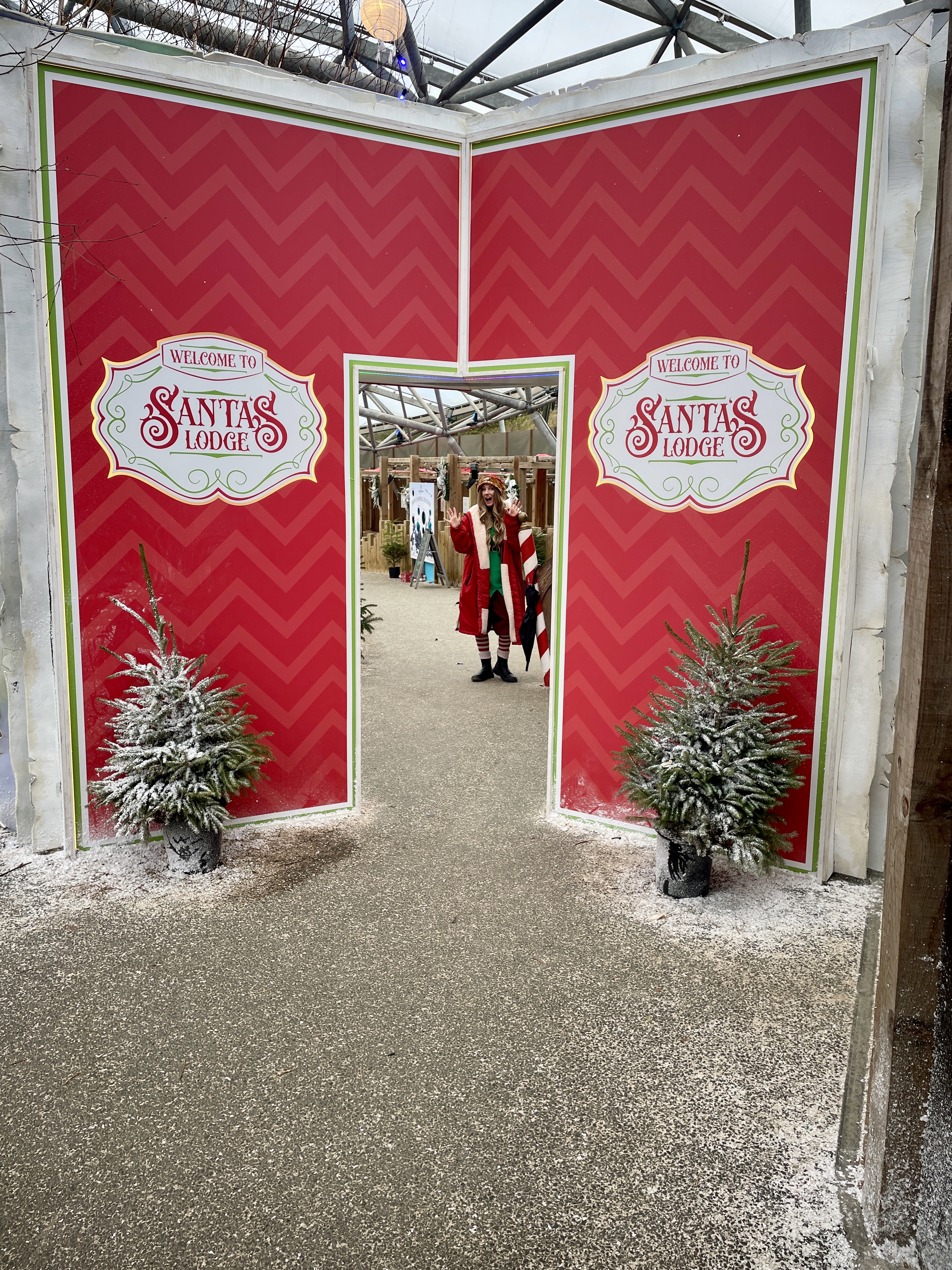 santas lodge entrance at bluestone resort in the serendome