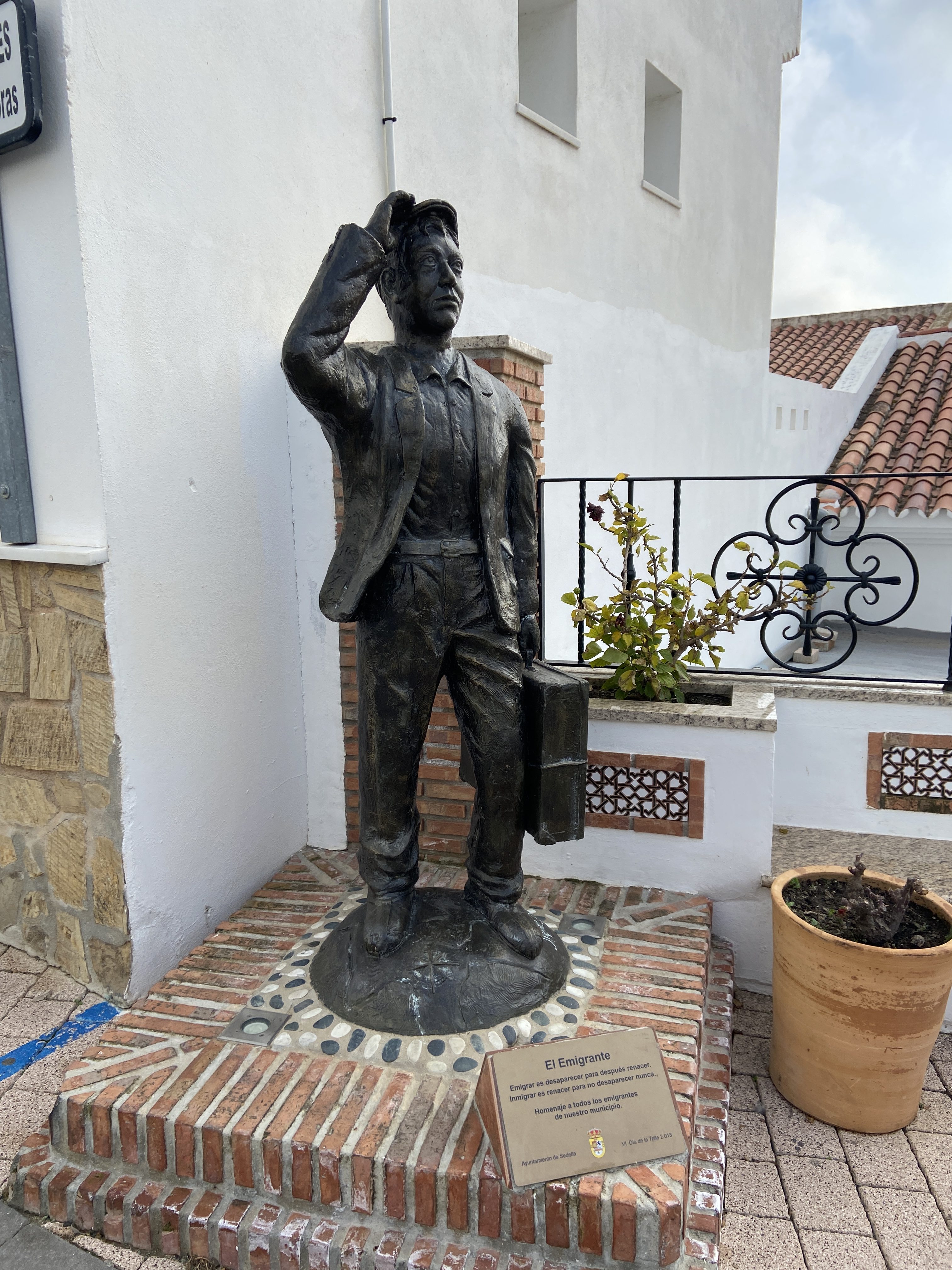 El Emigrante statue in Sedella