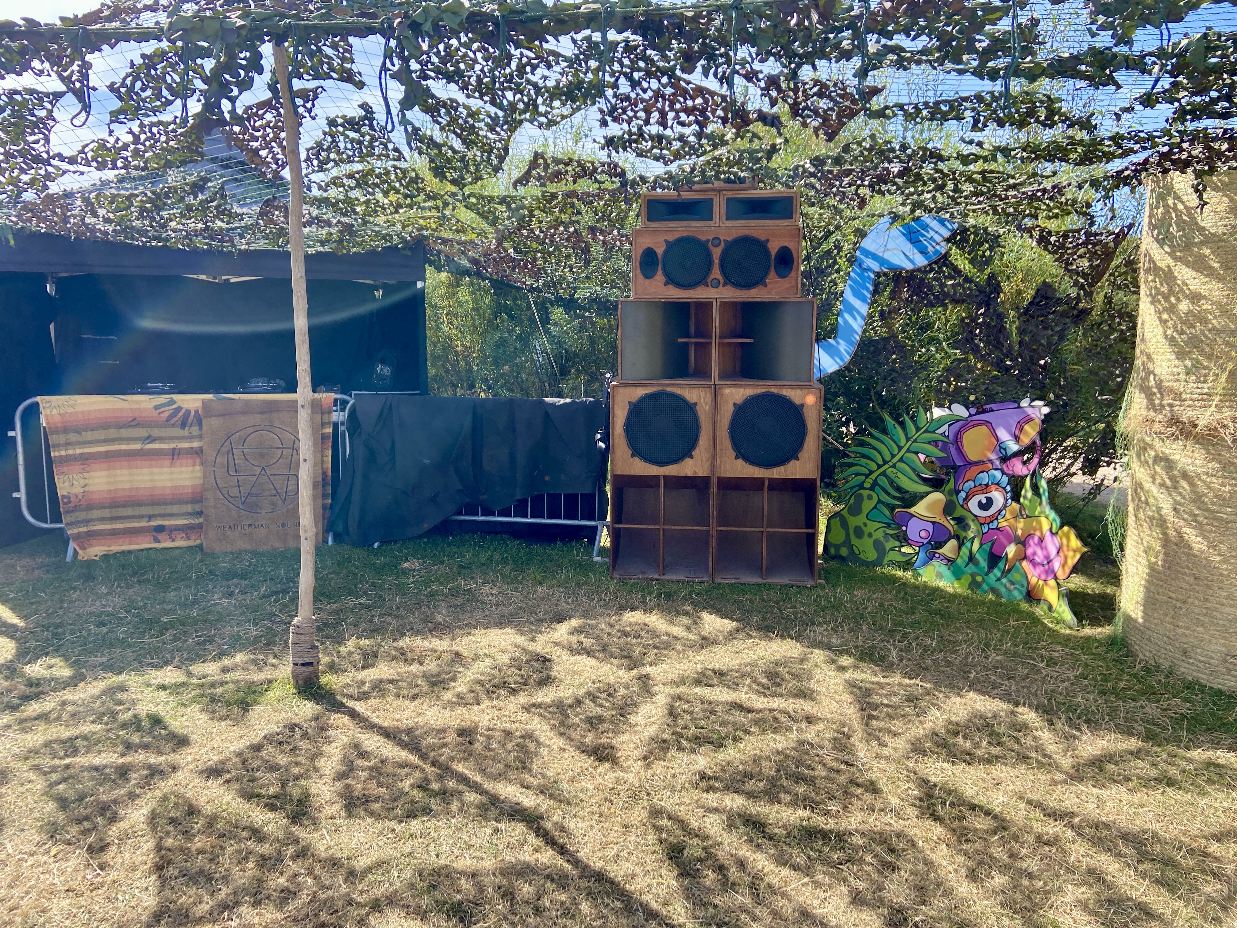 anaolgue speaker rig at tropical pressure