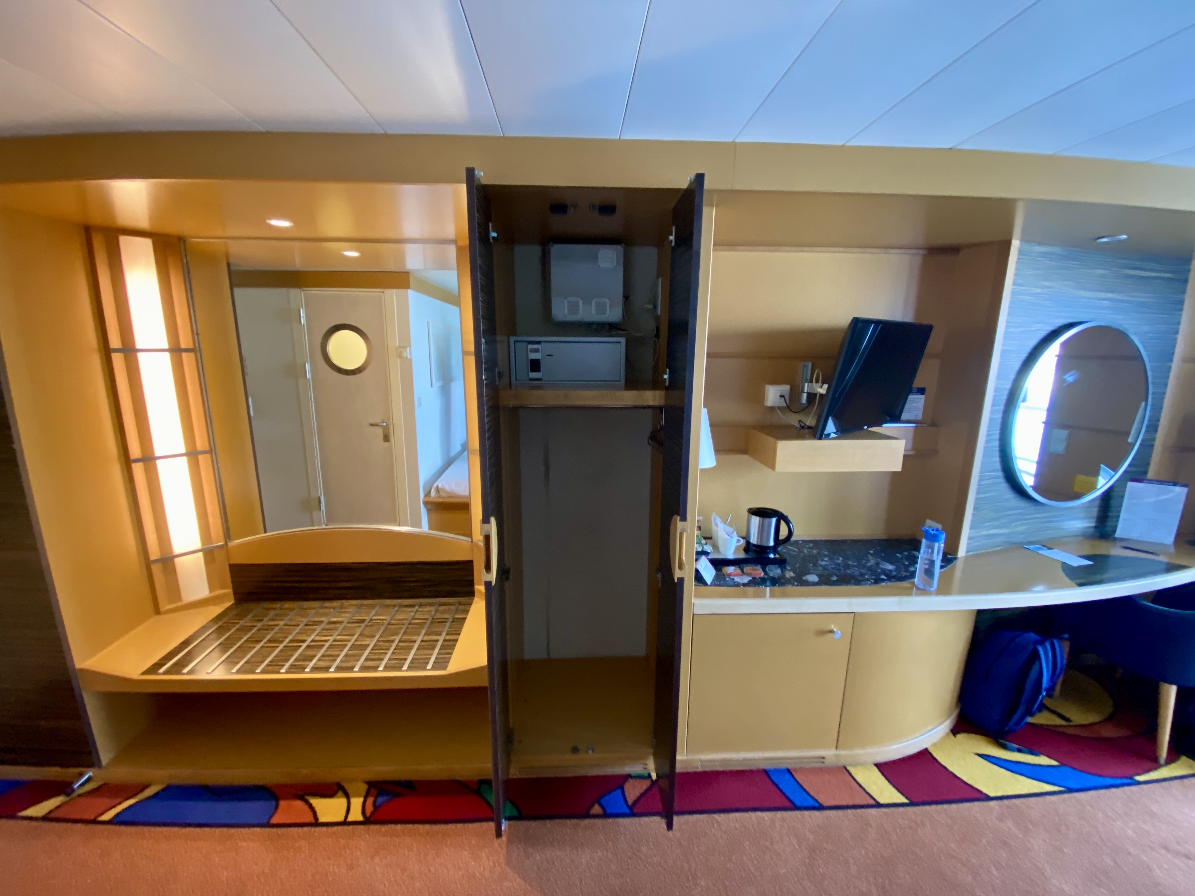 4 berth commodore suite brittany ferries pont aven