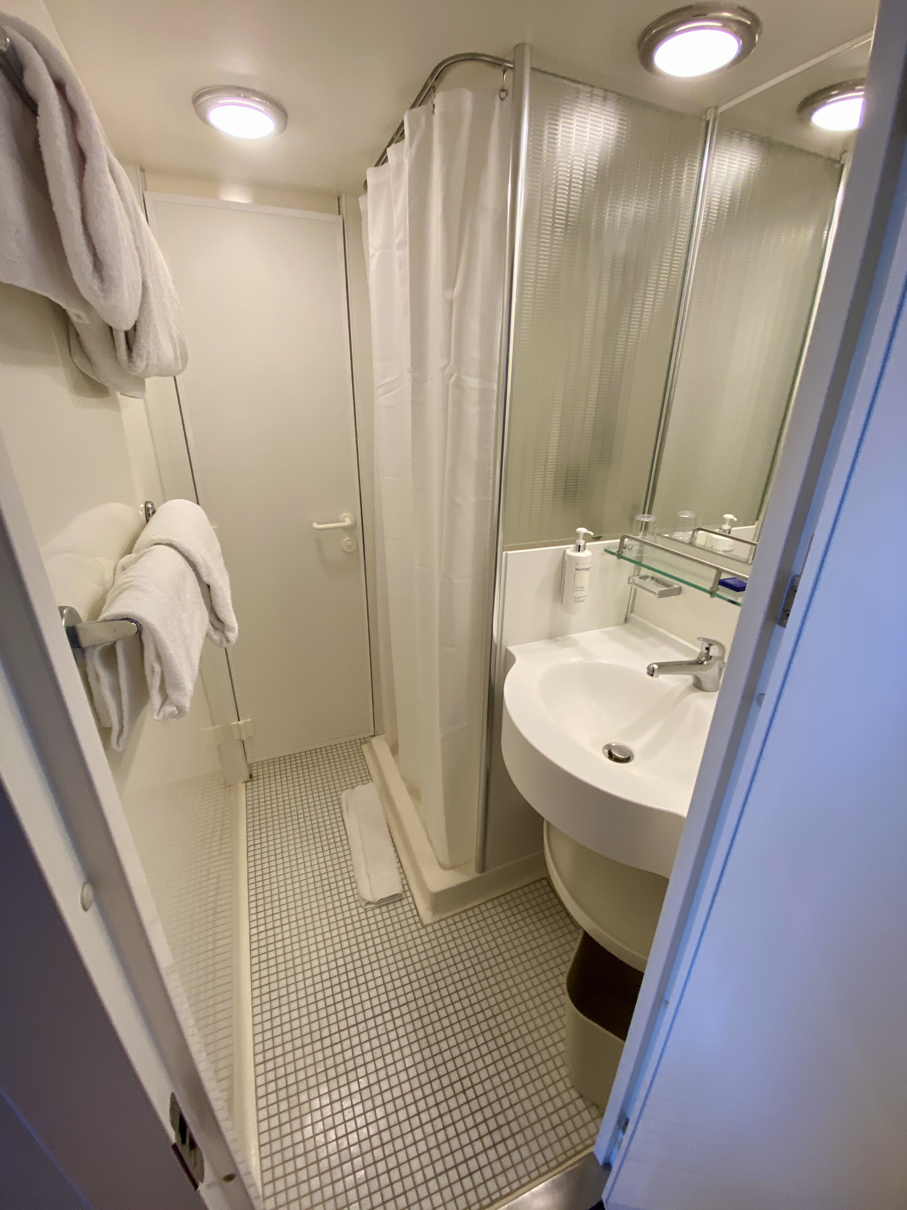 4 berth commodore suite brittany ferries pont aven