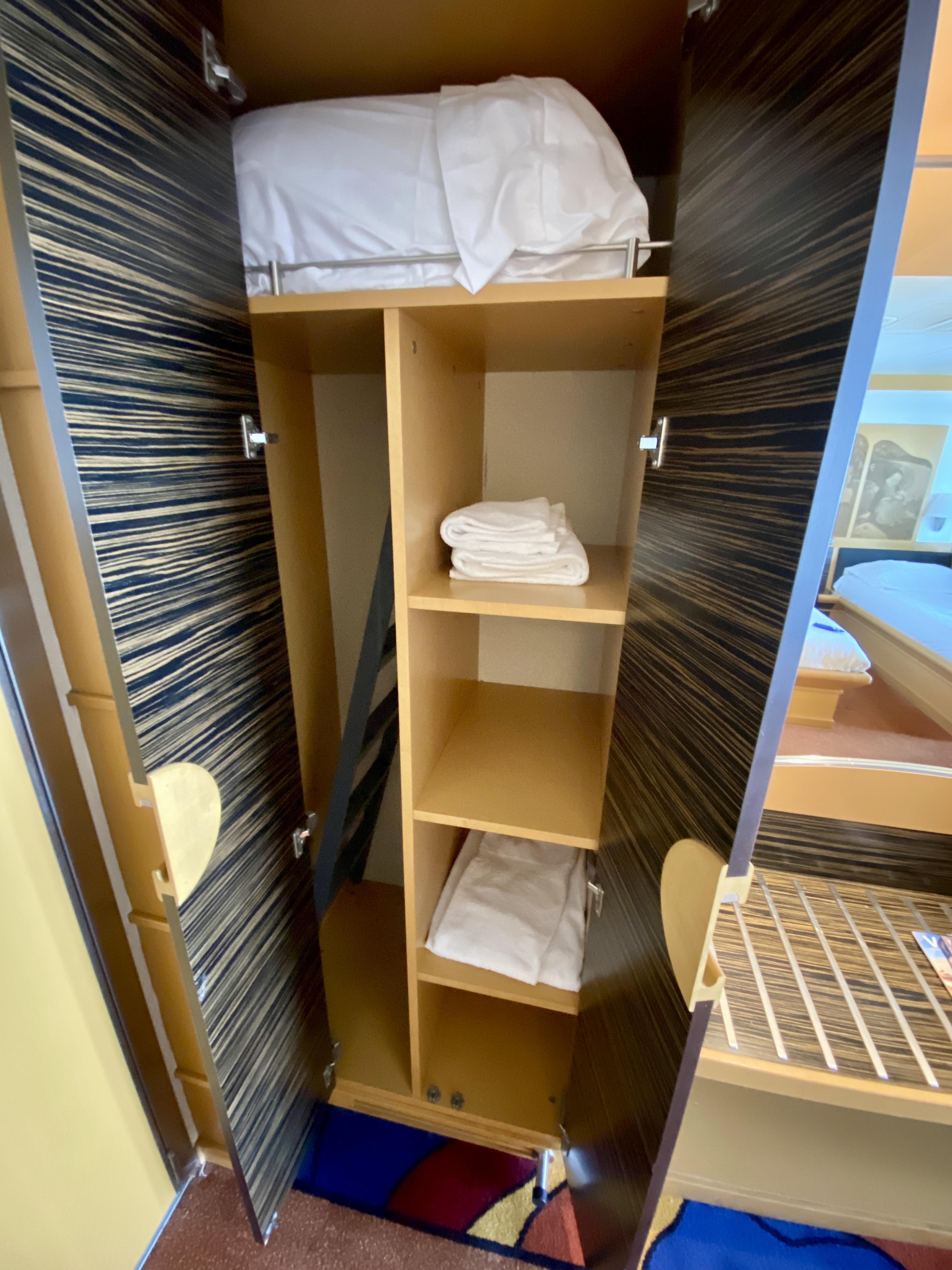 4 berth commodore suite brittany ferries pont aven