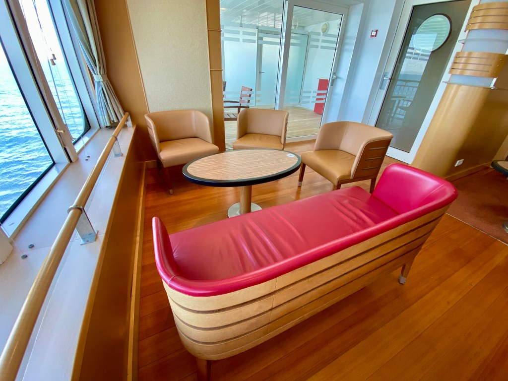 Exclusive Commodore Lounge which is accessible with your keycard on deck 8